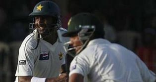 Maliks ton gives Pakistan control of final Test